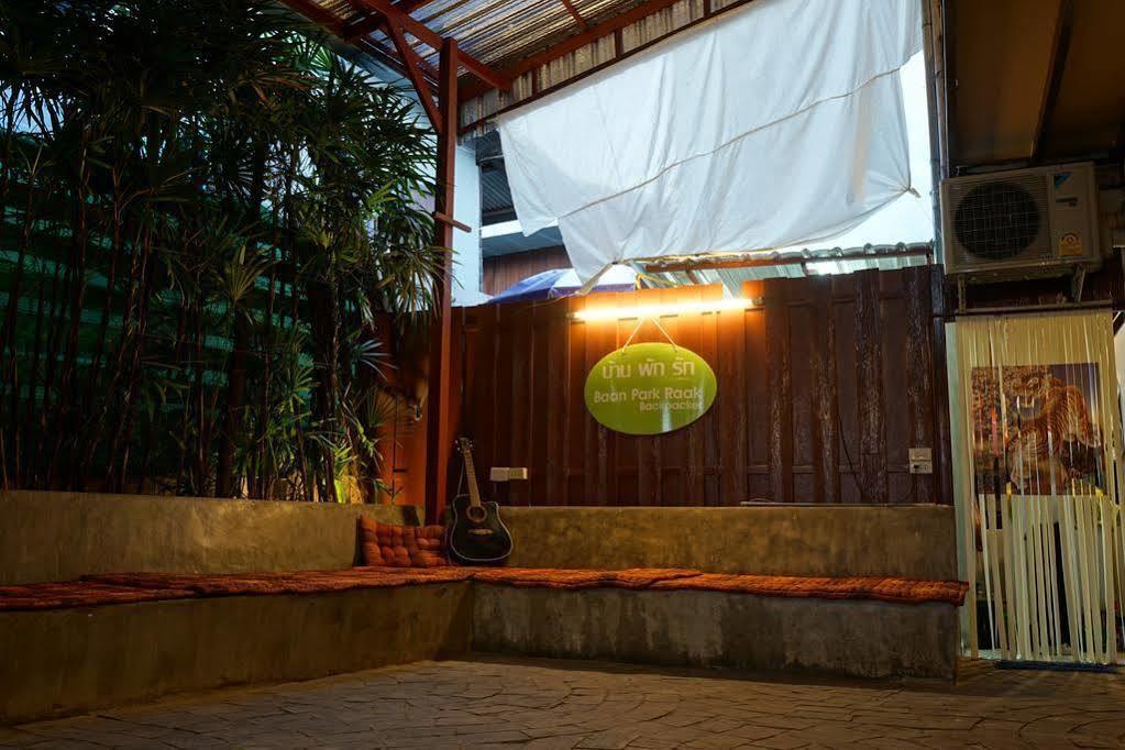 Baan Park Raak Backpacker Hostel Chiang Mai Luaran gambar